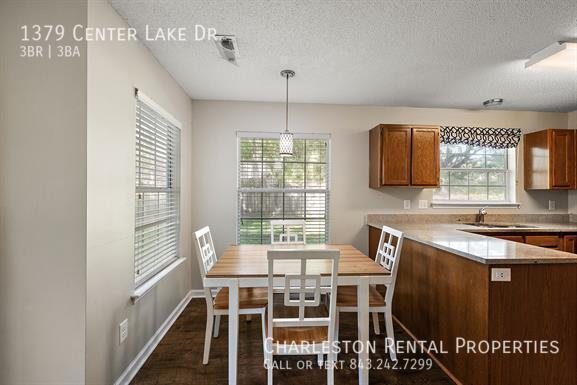 Building Photo - 1379 Center Lake Dr