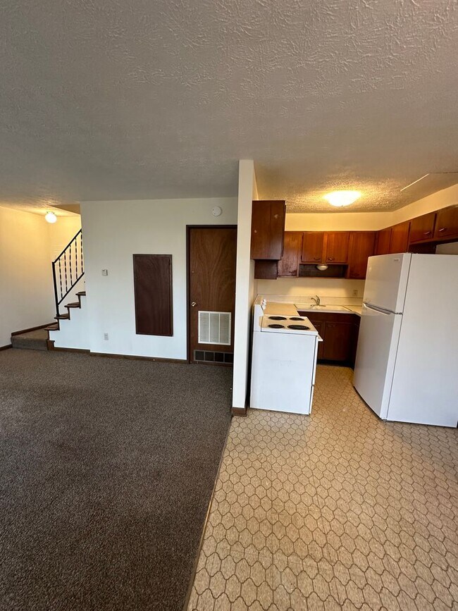 Two Bedroom House 75 31st St Barberton OH 44203 Apartment Finder