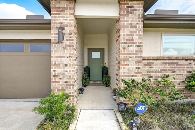 Building Photo - 29919 Reagans Rnch Dr