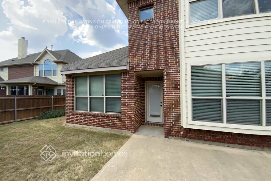 Building Photo - 1204 Litchfield Ln
