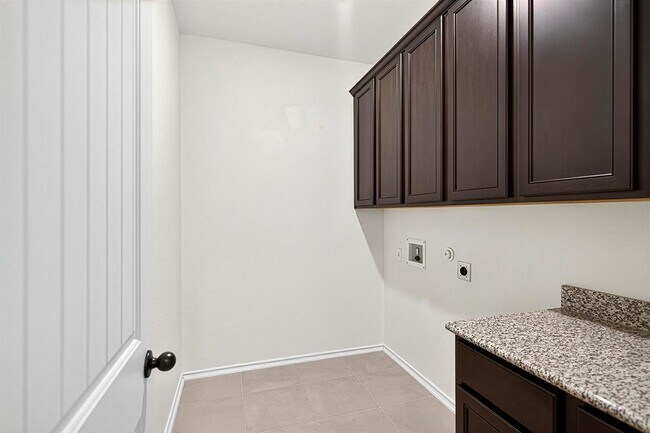 Building Photo - 4600 Ercolano Ln