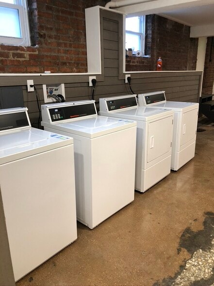 Building Photo - 306 E 32nd St