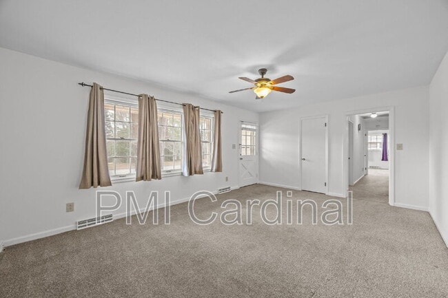 Building Photo - 2616 Redbud Dr