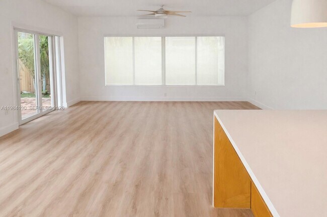 Building Photo - 240 Greenwood Dr