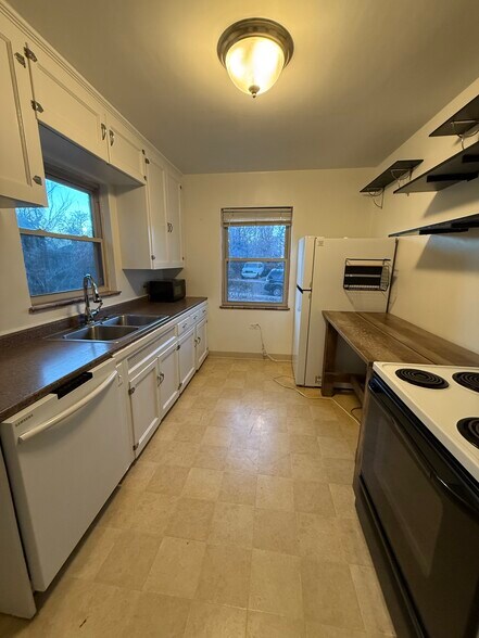 Kitchen with new fridge - 3648 Ames St