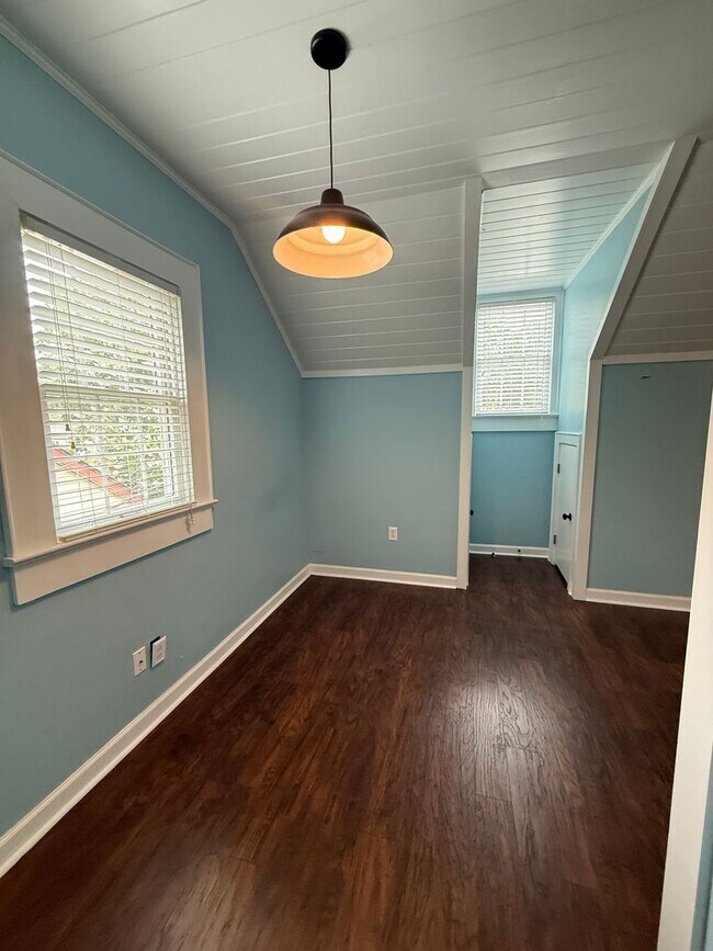 Building Photo - Gorgeous 4 Bed, 3 Bath Haymount Home