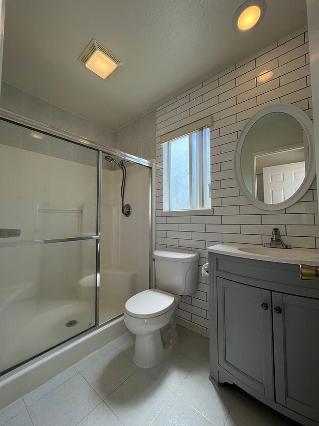 Building Photo - MOVE IN READY studio w/appliances + utilit...