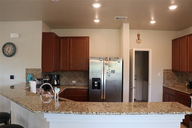 Building Photo - 321 Parrot Tulip View