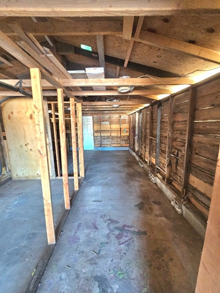 Building Photo - 513 Oakdale Dr