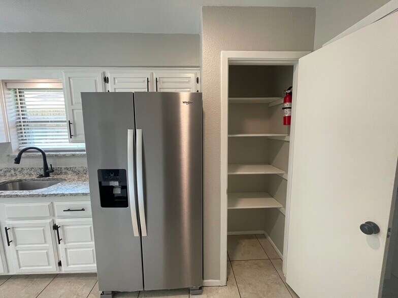 Building Photo - 3924 Waterford Way