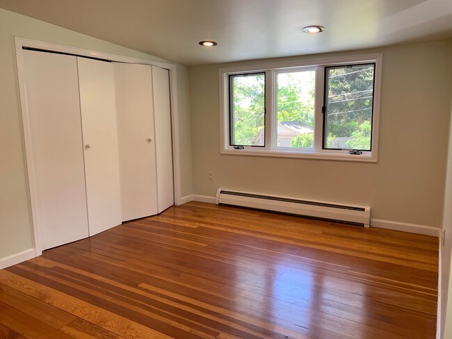 Building Photo - Amazing 2BD/2BA Chautauqua Home!