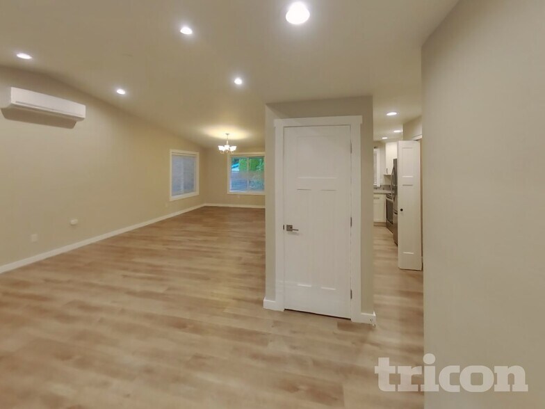 Building Photo - 3899 SE Harriet St