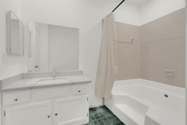 Building Photo - 4001 Tanglewilde St