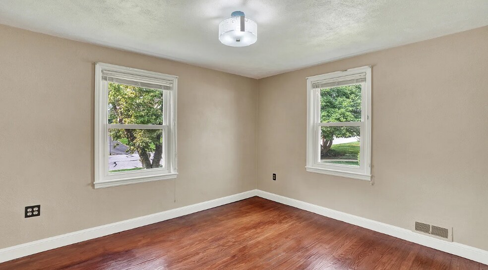 Building Photo - 1129 Ruxton Rd