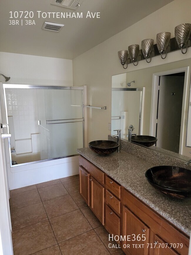 PRIME SUMMERLIN LOCATION. MINUTES AWAY FRO... 10720 Tottenham Ave Las