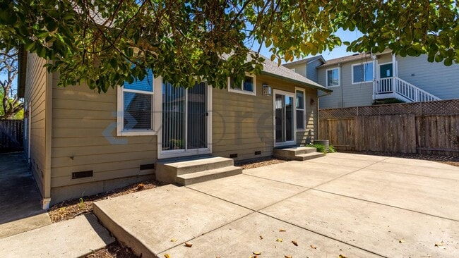 Building Photo - 1251 Clover Dr