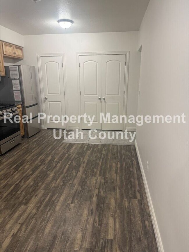 Building Photo - 998 S 960 E