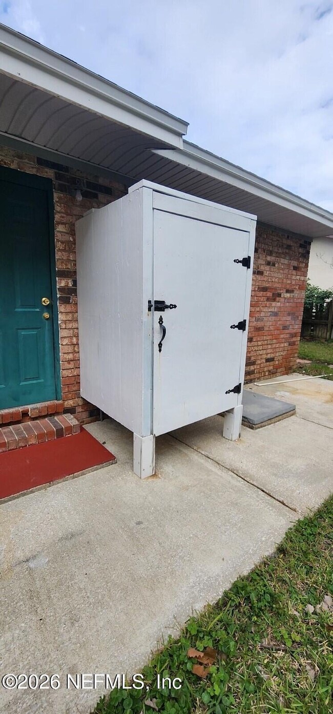 Building Photo - 25 Versaggi Dr