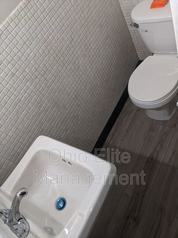 Building Photo - 429 Barnett Rd