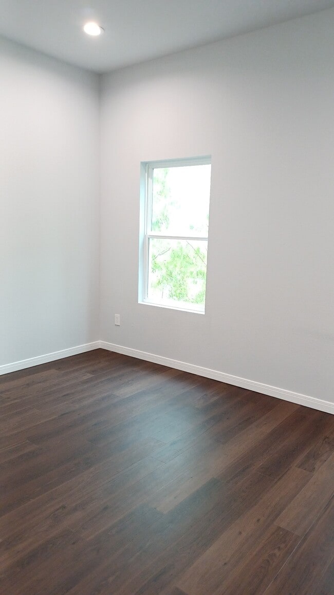 Building Photo - 18827 Luminescent Ln