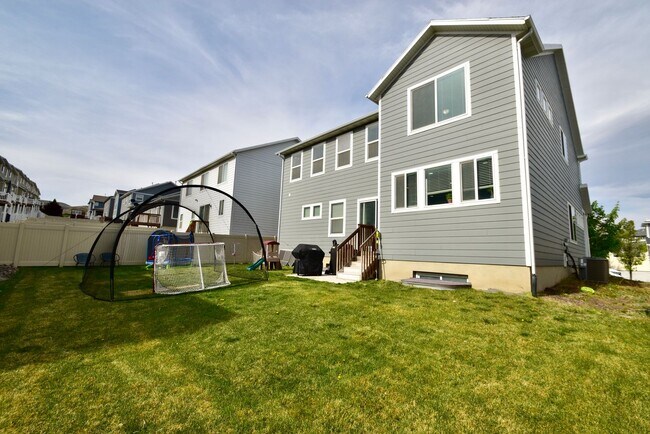 Building Photo - Spacious 5 Bed in Herriman Home in Prime Location!