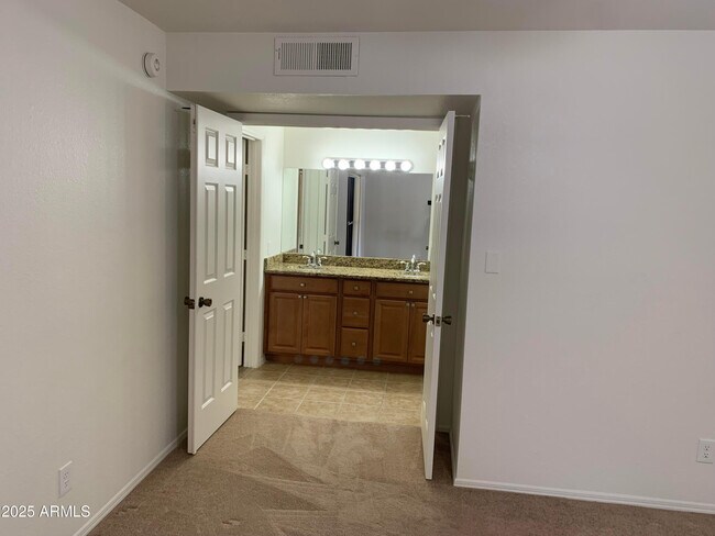 Building Photo - 9445 N 94th Pl