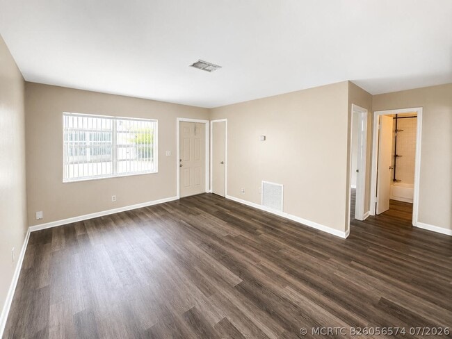 Building Photo - 4125 Woodside Dr