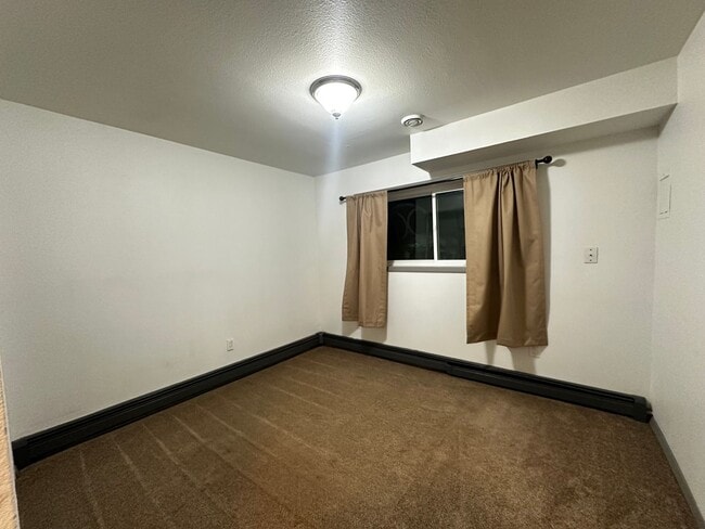 Building Photo - 863 Stol Dr