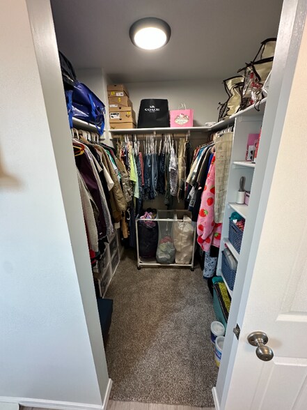 Building Photo - 1860 SW Sharpshinned Ave