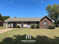Building Photo - 6200 Somerset Cove