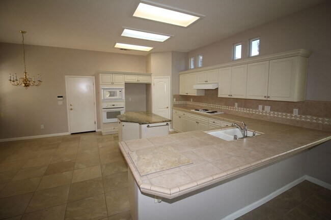 Building Photo - Beautiful Home in Buchanan District + Large Yard