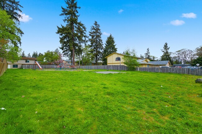 Building Photo - 10423 12th Ave Ct S