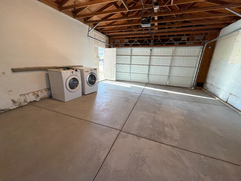 Building Photo - 914 S Del Norte Ave