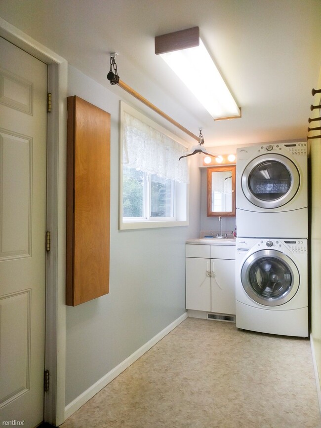 Building Photo - 3 br, 1 bath House - 12129 Bell Rd