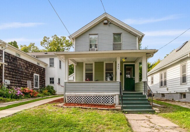 Building Photo - 930 E Dayton St