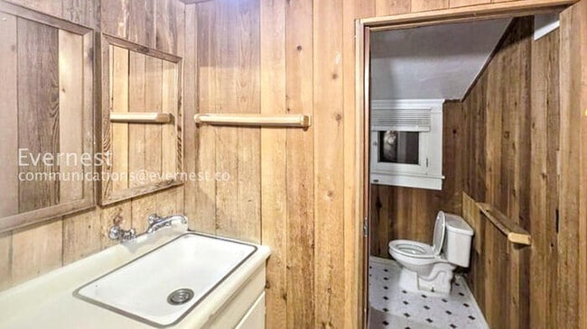 Building Photo - 4 Bed, 2 Bath Home with Fenced Yard / Vouchers Accepted / 12 to 18 month lease options available.