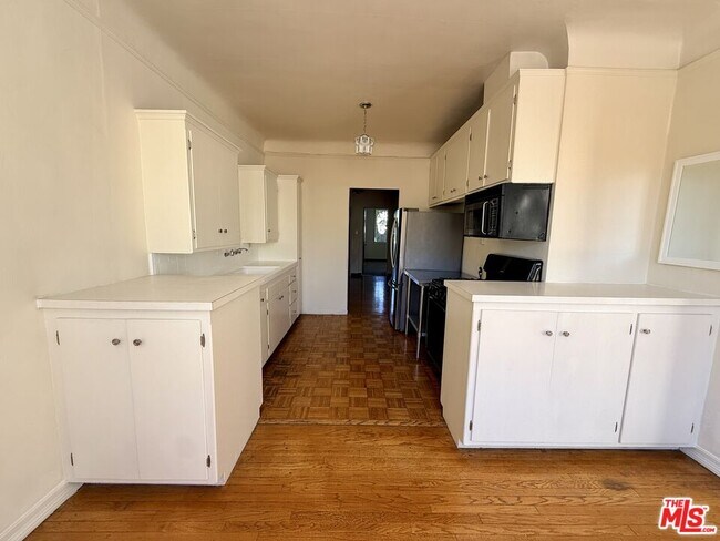Building Photo - 1345 Hayworth Ave