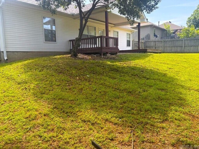 Building Photo - 2225 Redwood Dr