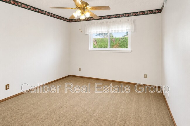 Building Photo - 518 N Carousel Pl