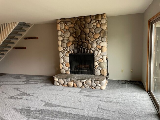 Building Photo - 552 Christie Dr