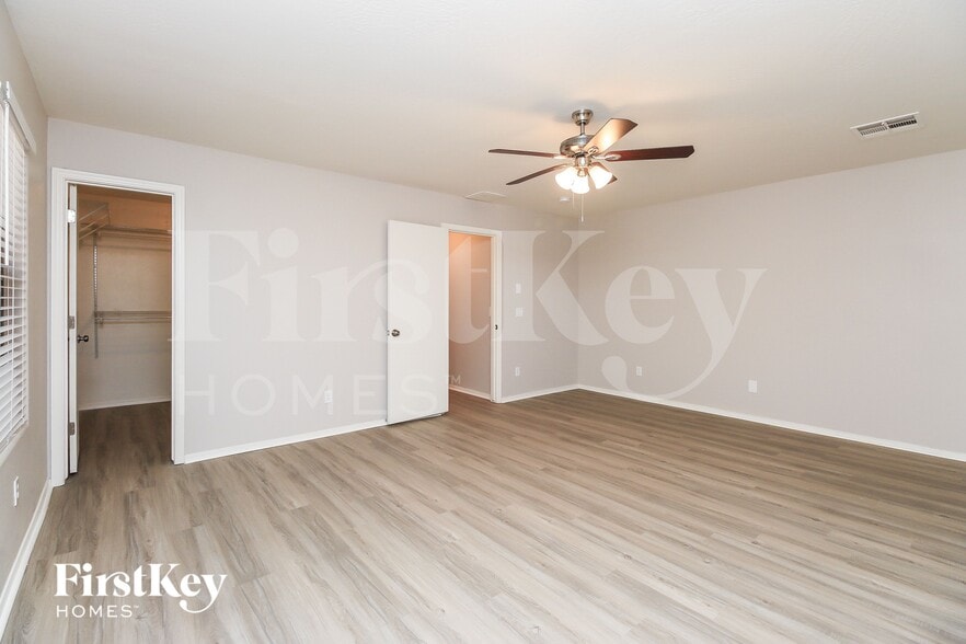 Building Photo - 4285 E Whitehall Dr