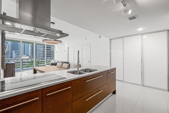 Building Photo - 495 Brickell Ave