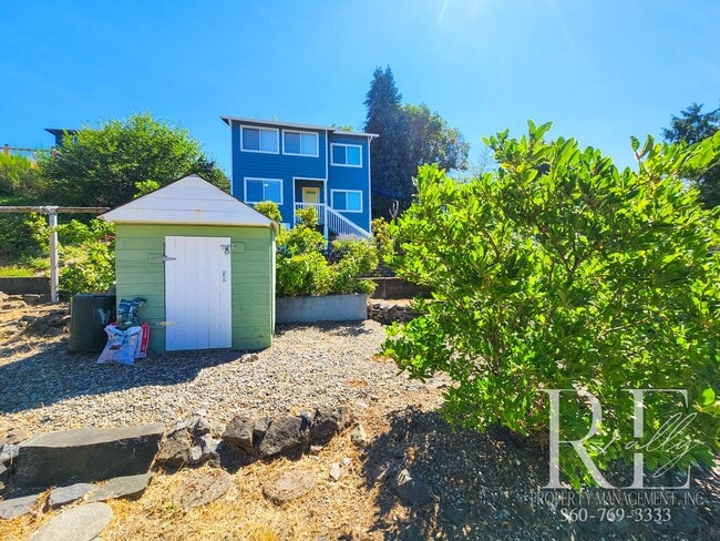 Building Photo - Classic Charmer with Water Views in the Heart of Manette