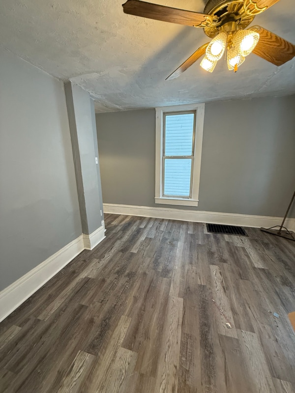 Building Photo - 831 S Lawn Ave