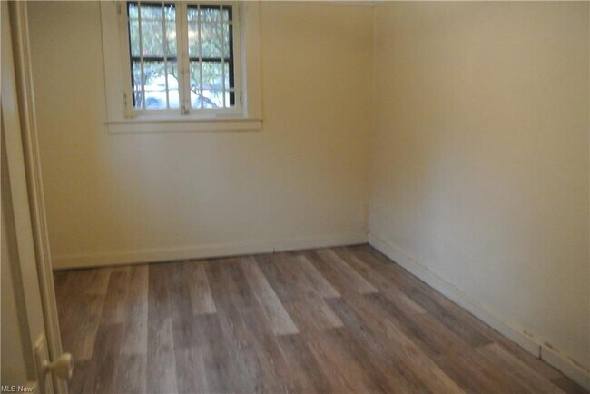 Building Photo - 103 S Portage Path