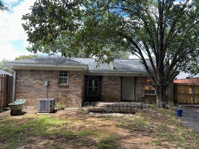 Building Photo - 6621 Heritage Woods Ct