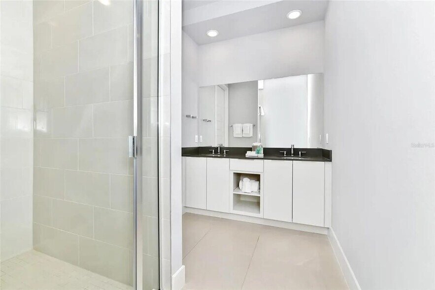 Building Photo - 7740 Sandy Ridge Dr