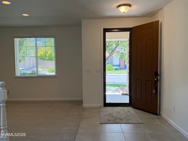 Building Photo - 10890 Oakhaven Dr