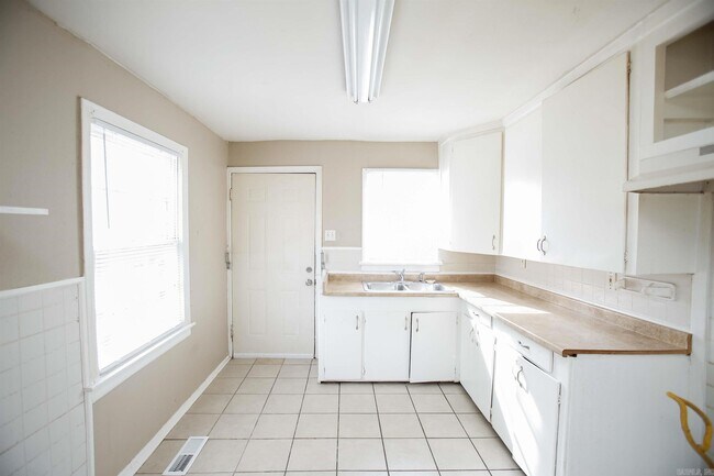 Building Photo - 3510 Walker St