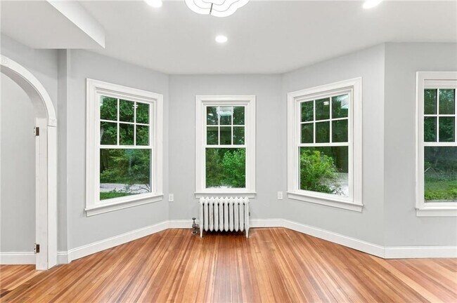 Building Photo - 1552 Kingstown Rd